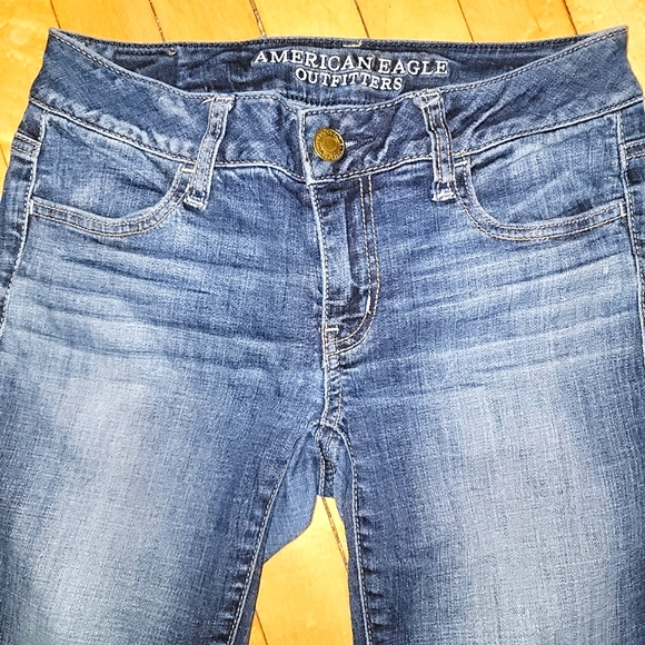 American Eagle EUC Dark Wash 99% COTTON Low-Rise Skinny Jean Jeggings - SIZE 2 - Picture 4 of 8